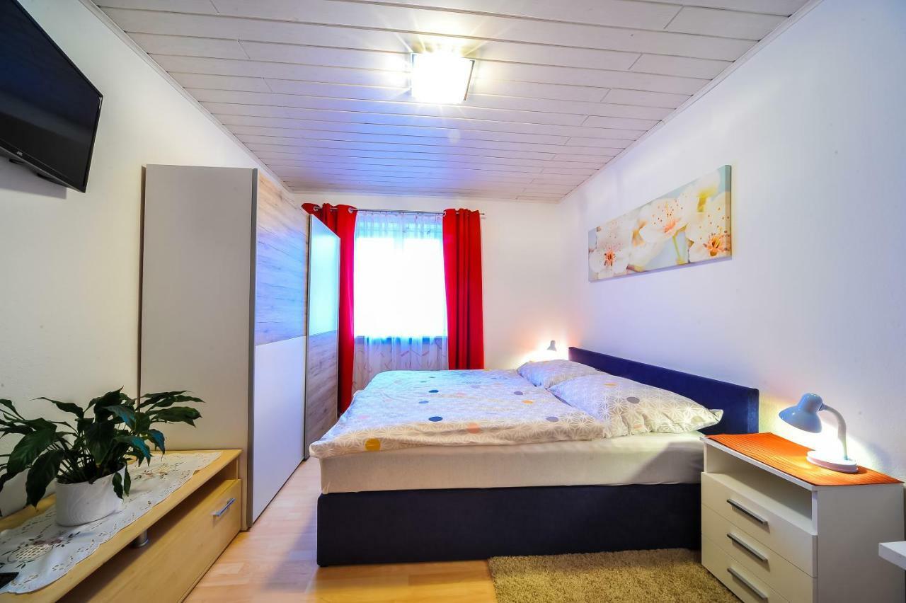 Privatzimmer Haus Erika Sankt Peter-Freienstein Kamer foto